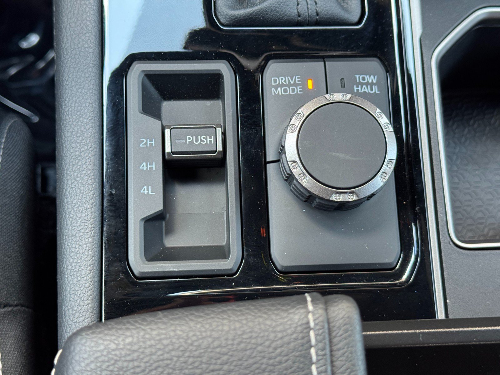 Used 2026 Toyota Tundra Limited AWD/4WD image 32