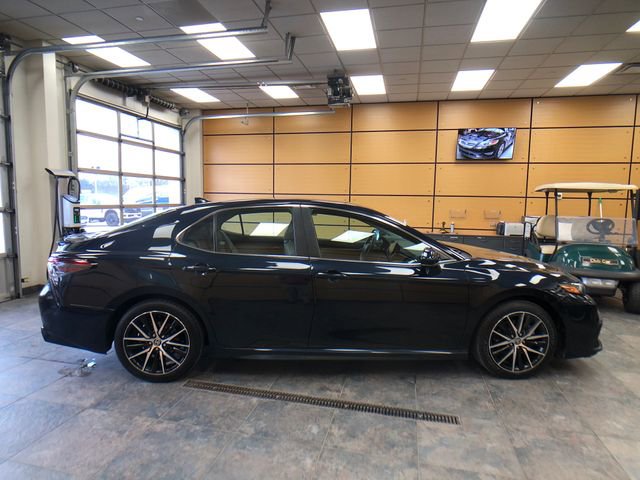Used 2021 Toyota Camry SE AWD/4WD image 8