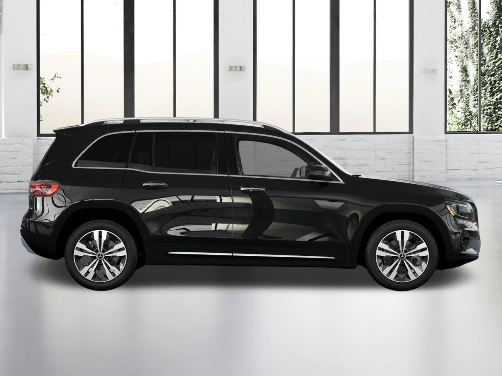 Used 2026 Mercedes-Benz GLB 250 4MATIC image 2