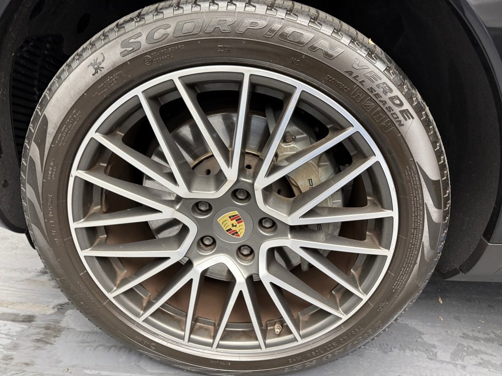 Used 2019 Porsche Cayenne S image 22