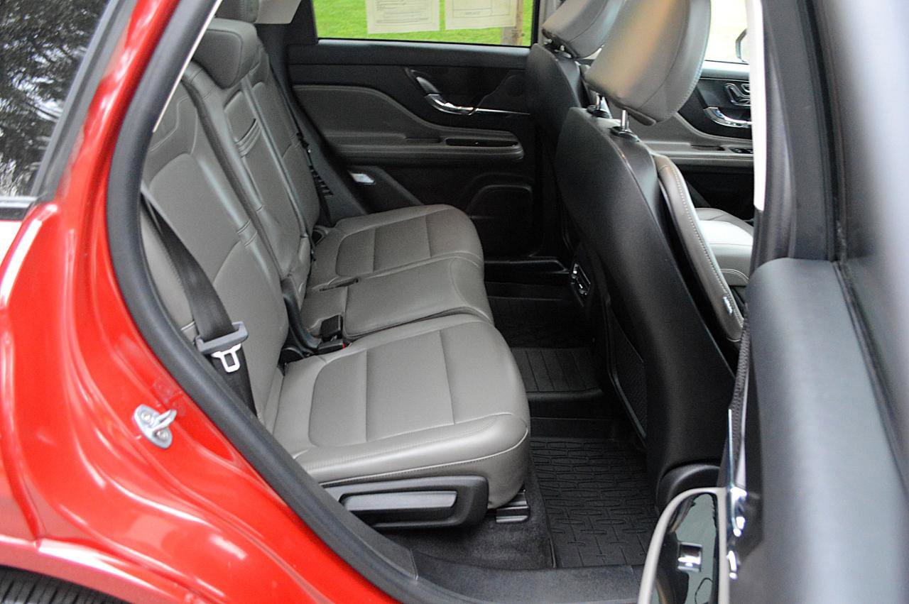 Used 2023 Lincoln Corsair AWD w/ Equipment Group 101A image 17