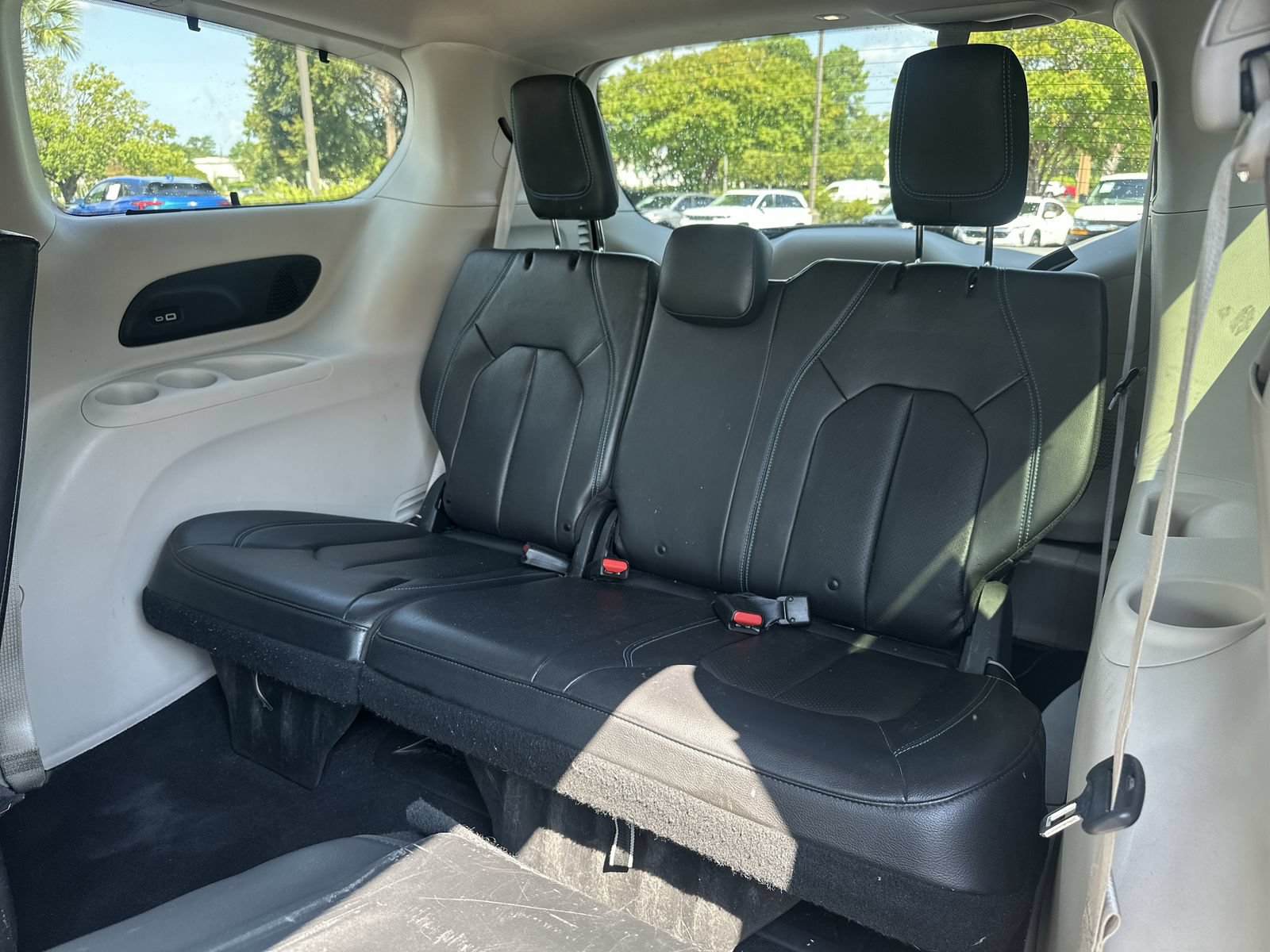Used 2021 Chrysler Pacifica Touring-L FWD image 32