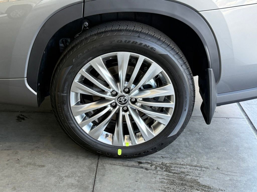 New 2026 Toyota Highlander Platinum image 13