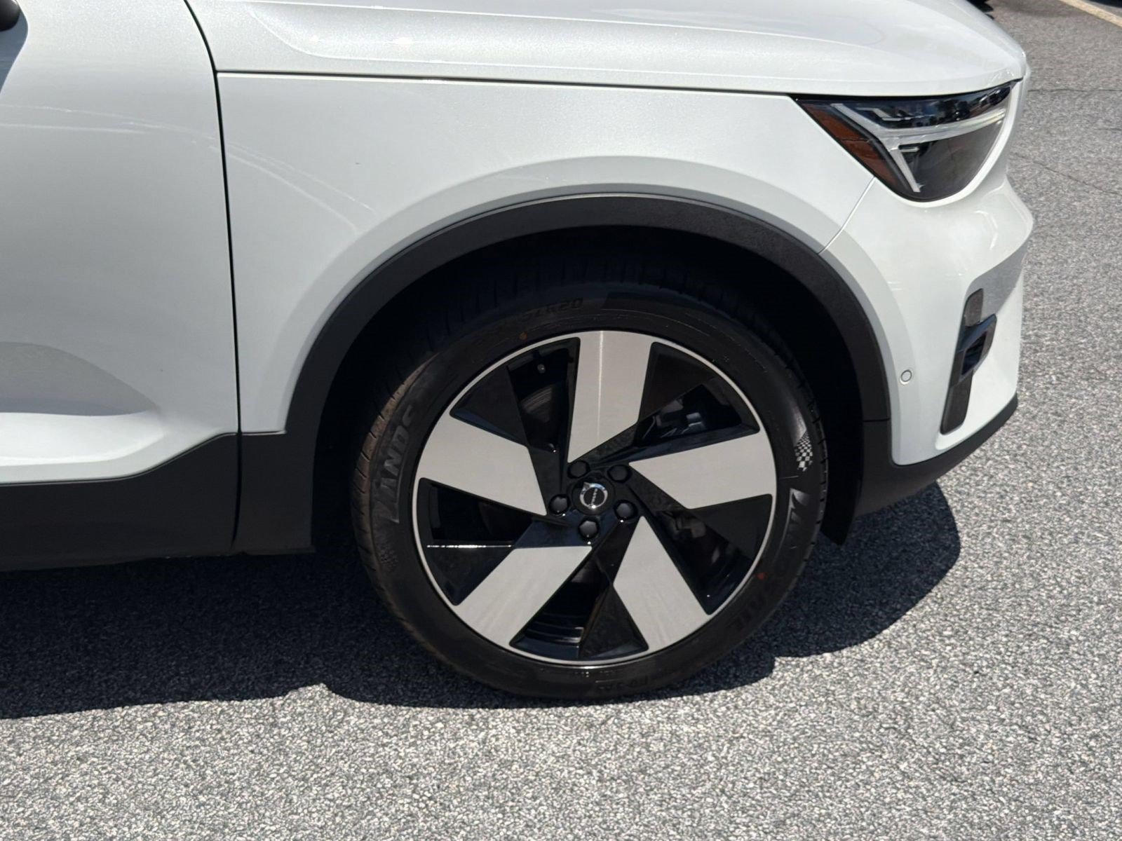 Certified 2024 Volvo C40 P8 Recharge Ultimate w/ Protection Package Premier RWD image 11