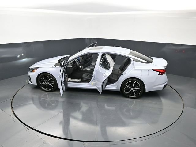 Used 2023 Nissan Altima 2.5 SR w/ SR Premium Package FWD image 35