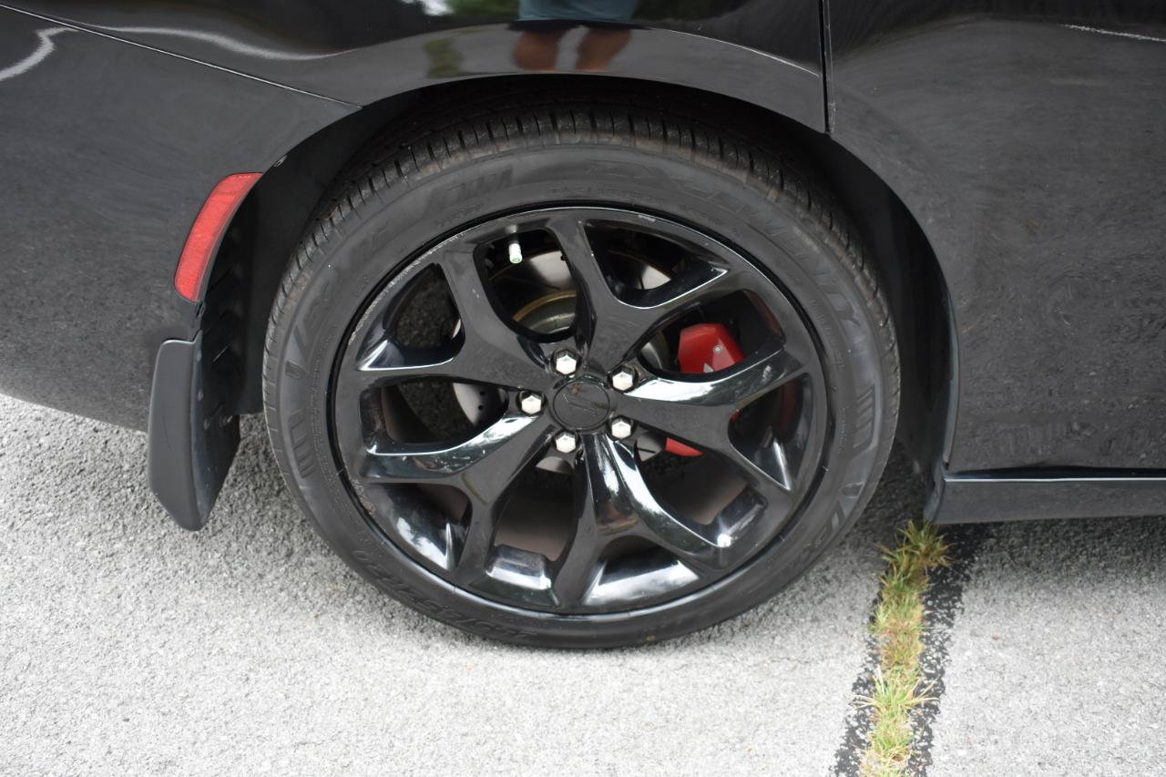 Used 2018 Dodge Charger R/T w/ Premium Group RWD image 27