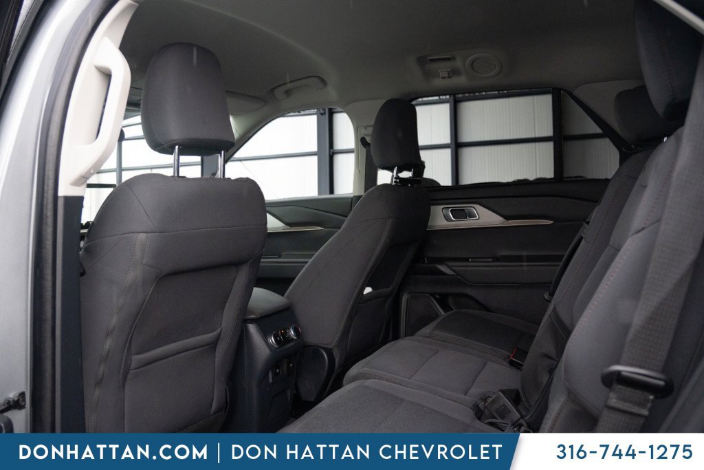 Used 2025 Ford Explorer Active AWD/4WD image 19