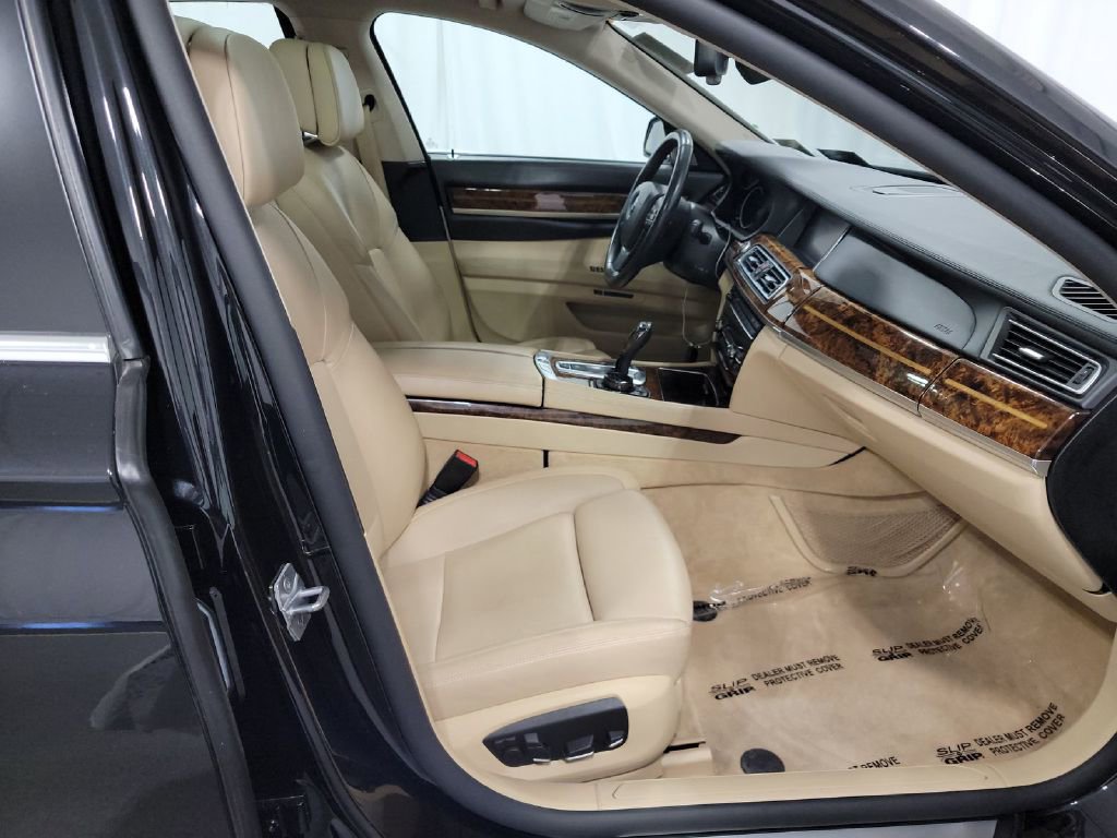 Used 2014 BMW 750i xDrive XI image 12