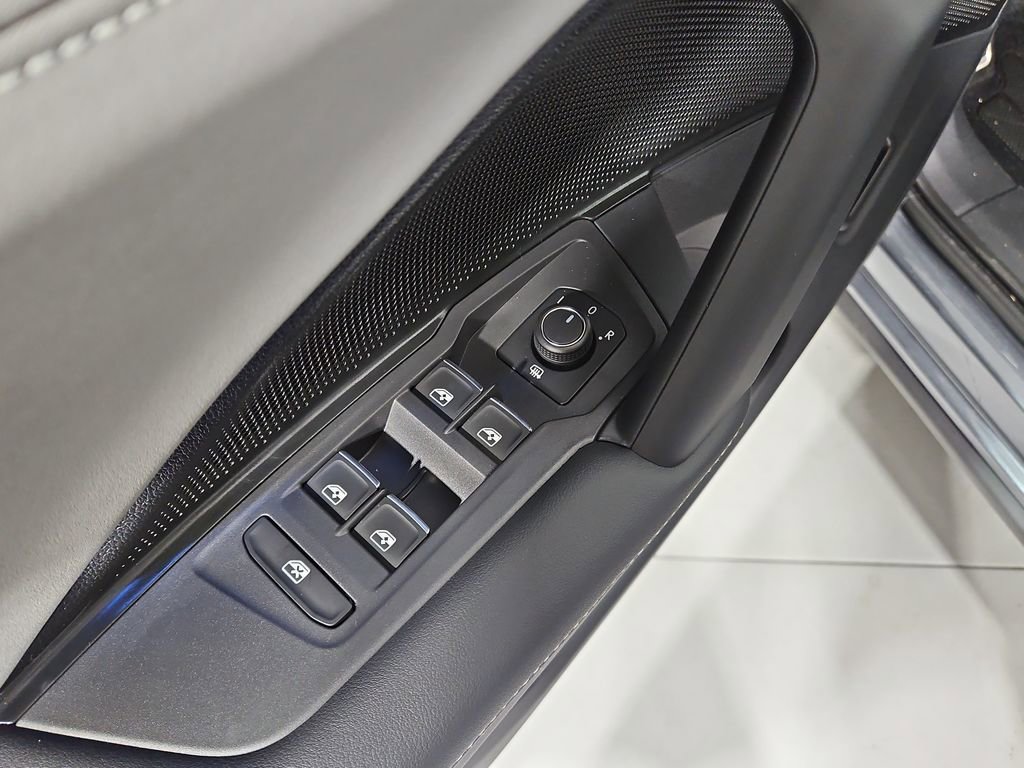 New 2026 Volkswagen Tiguan SE R-Line image 11