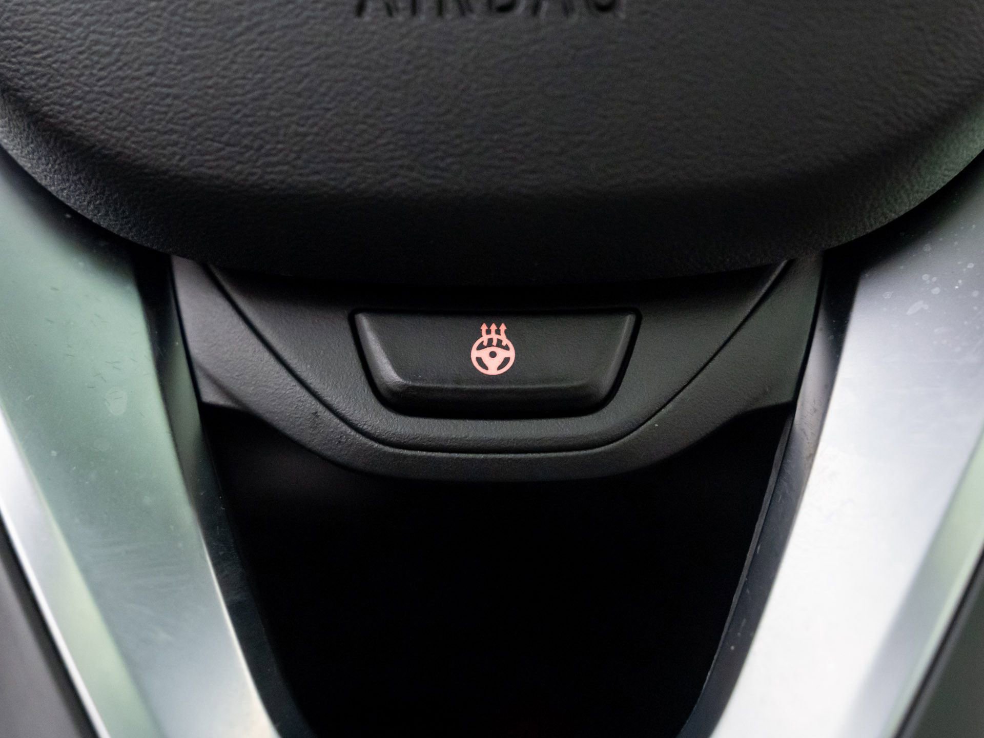 Certified 2025 BMW X4 xDrive30i w/ Premium Package image 32