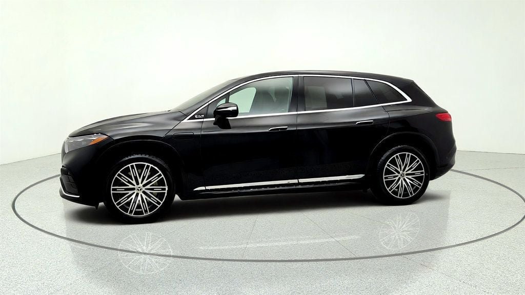 Used 2023 Mercedes-Benz EQS 580 4MATIC SUV w/ Acoustic Comfort Package image 8