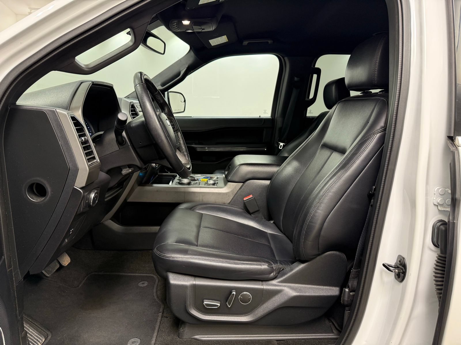 Used 2019 Ford Expedition XLT w/ Equipment Group 201A AWD/4WD image 15