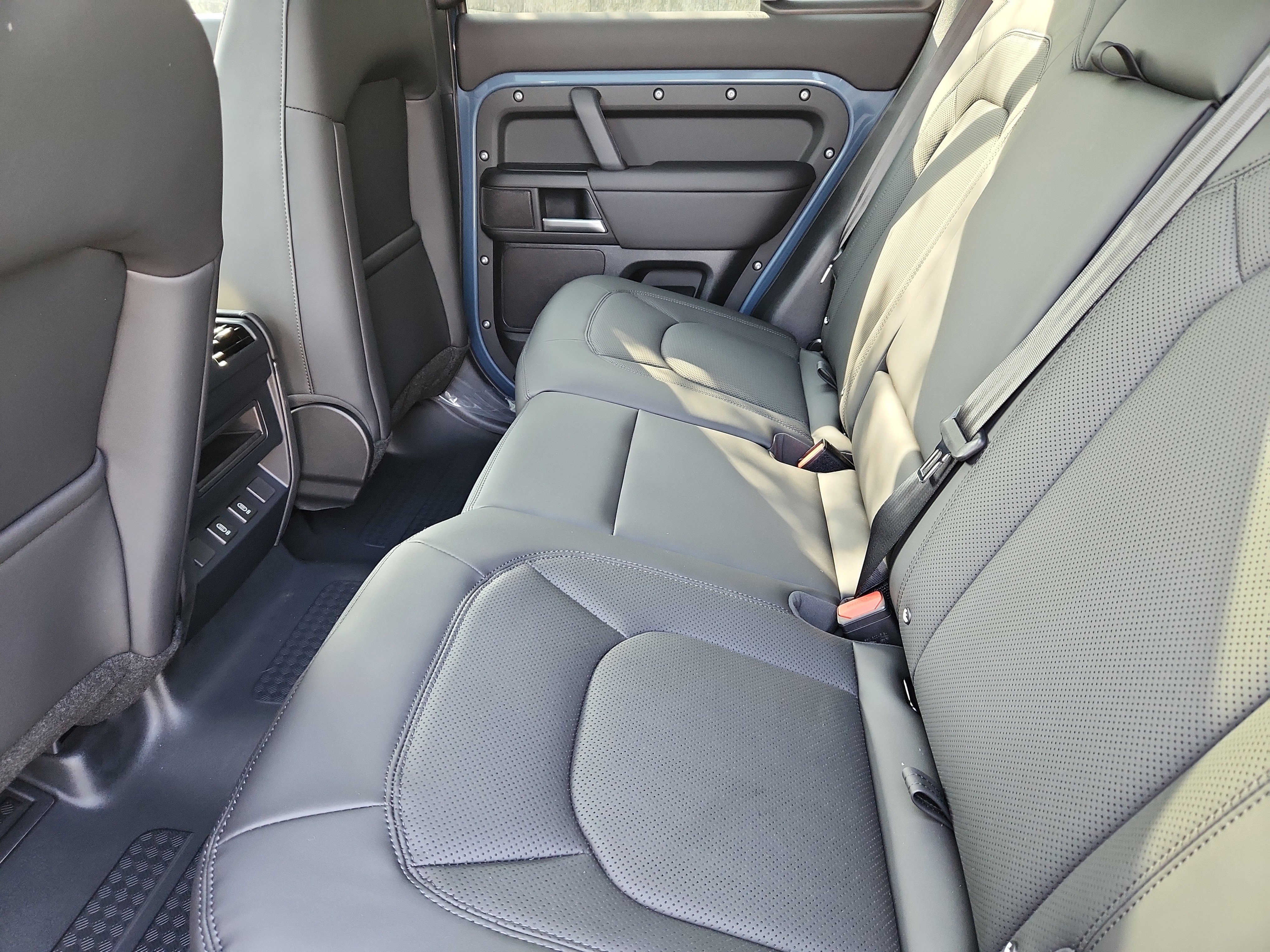 Used 2026 Land Rover Defender 110 S image 5