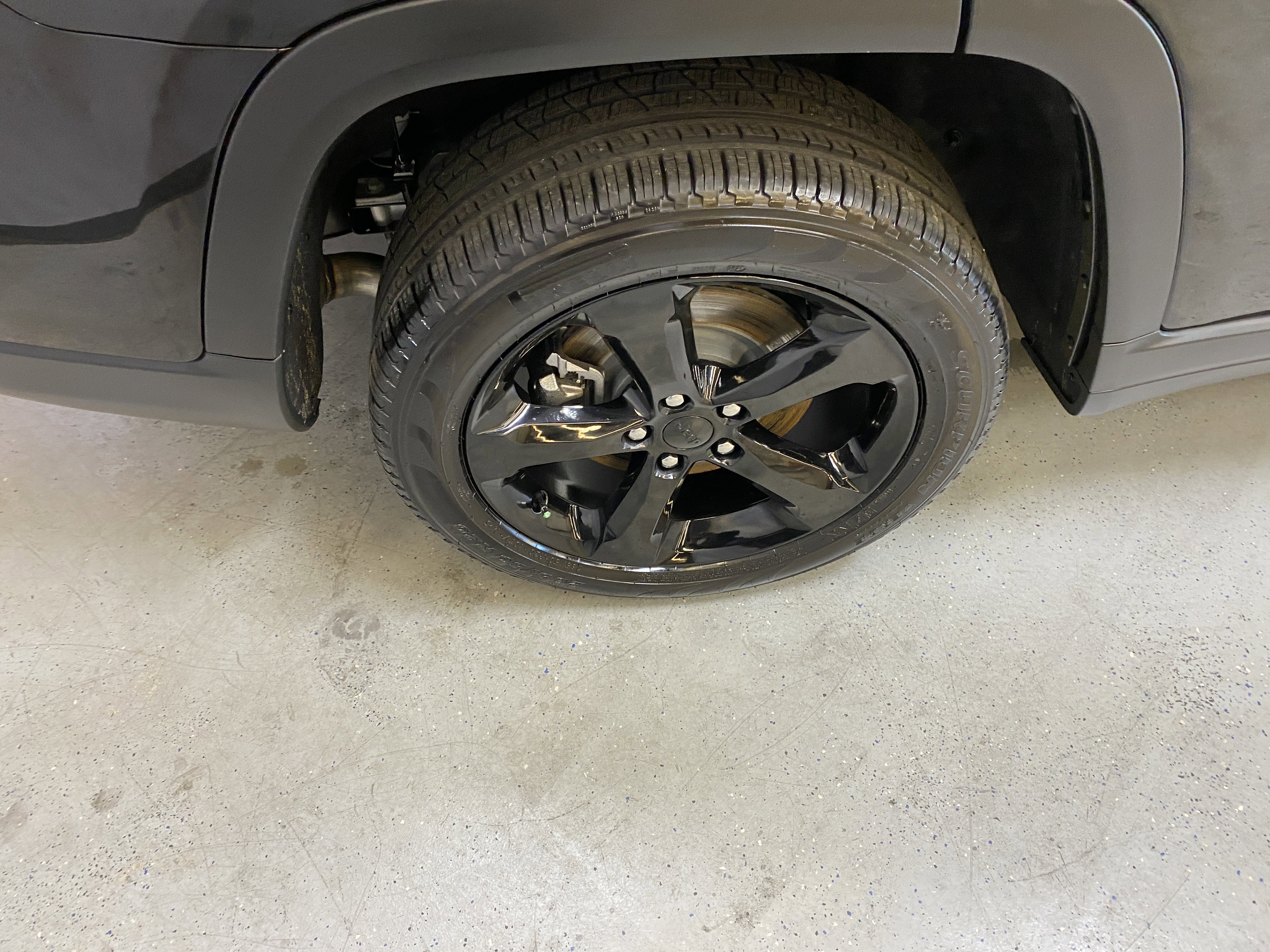 Used 2025 Jeep Grand Cherokee L Limited w/ Black Appearance Package image 13