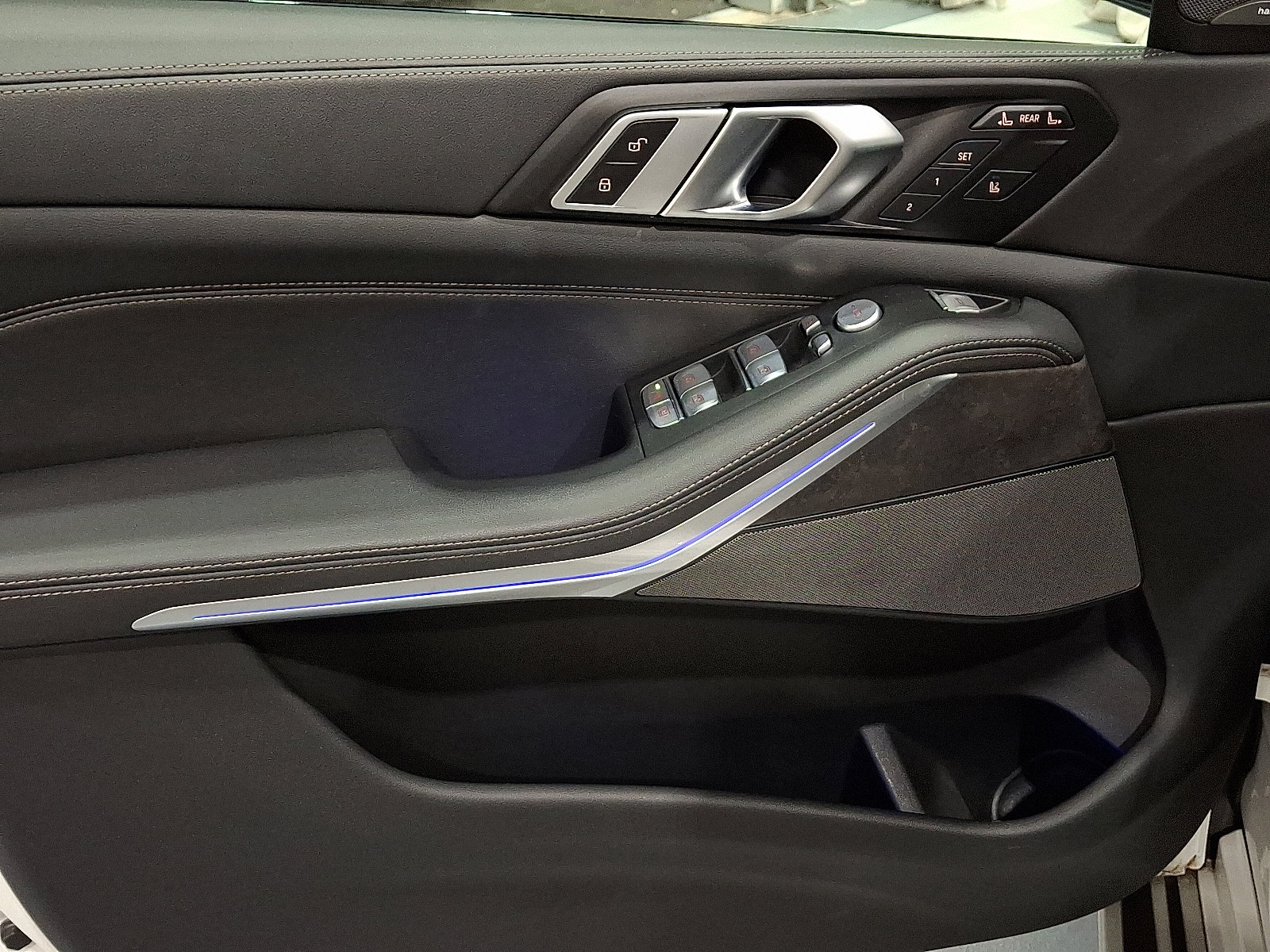 Used 2024 BMW X7 xDrive40i w/ M Sport Package image 13