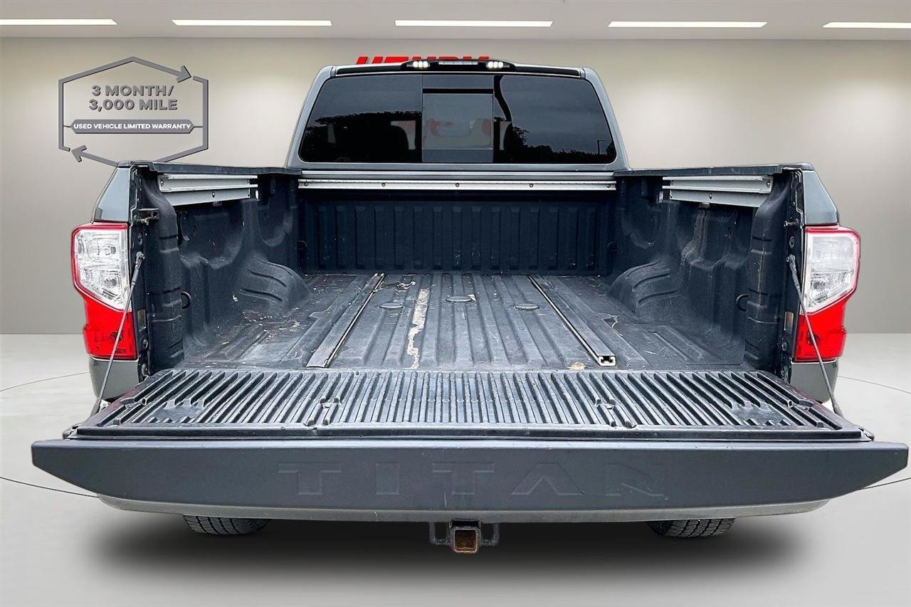 Used 2016 Nissan Titan SV AWD/4WD image 7