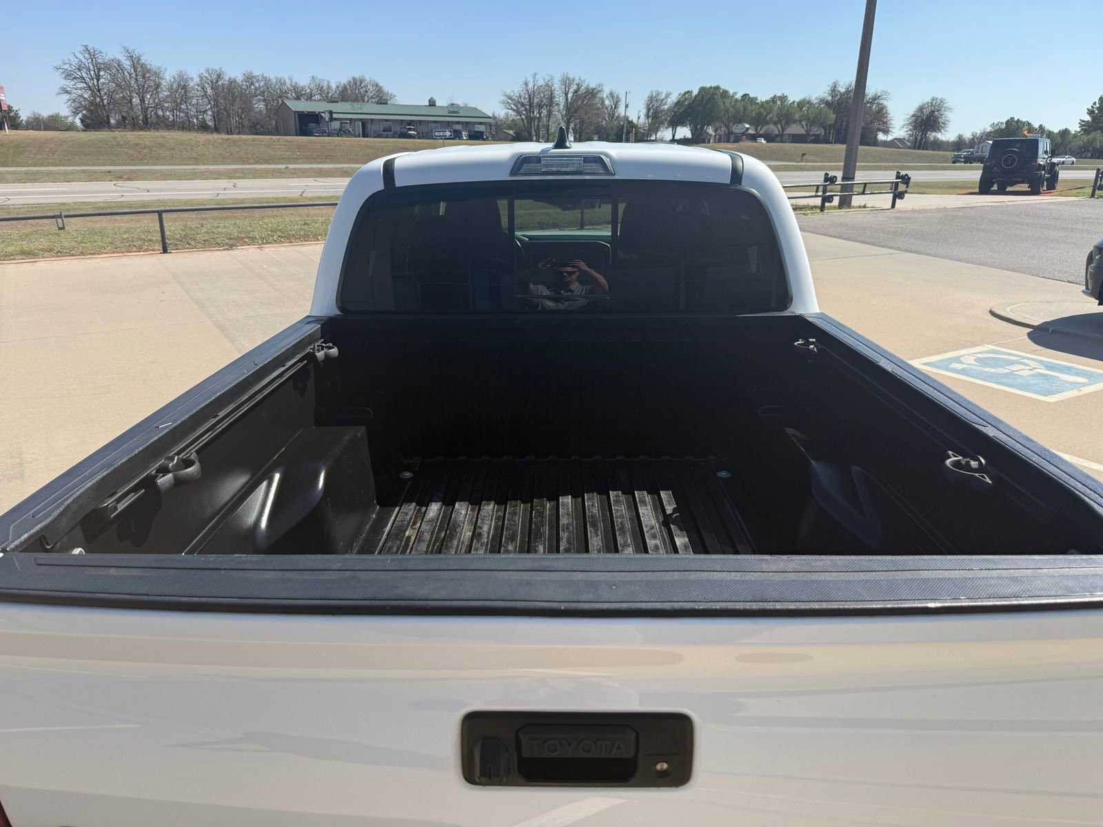 Used 2021 Toyota Tacoma SR5 w/ Trail Edition image 3