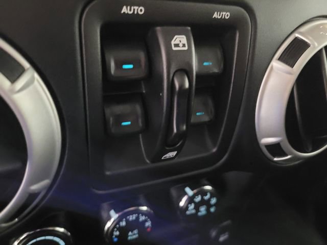 Used 2018 Jeep Wrangler Unlimited Sahara w/ Connectivity Group image 33