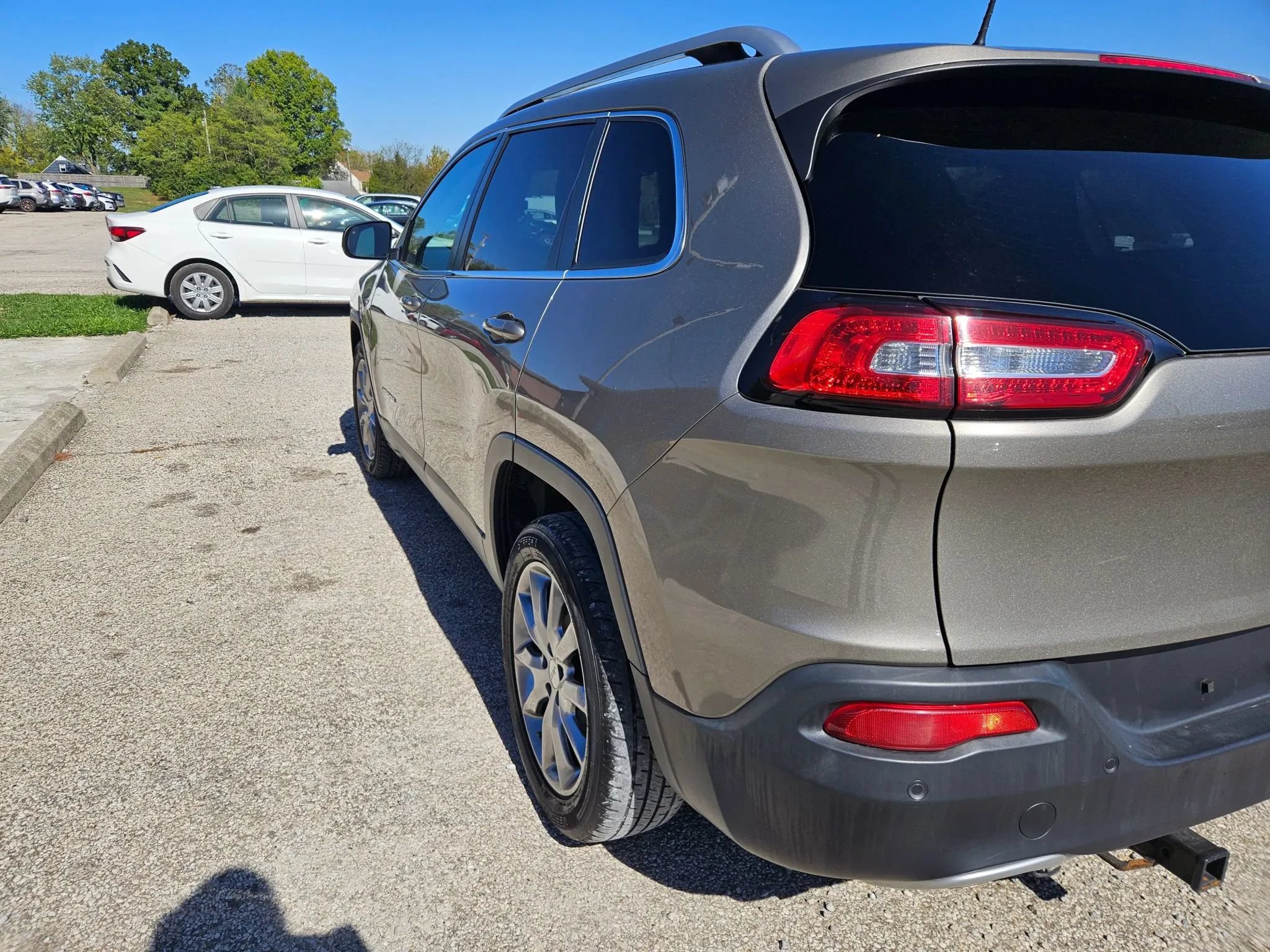 Used 2018 Jeep Cherokee Limited FWD image 6