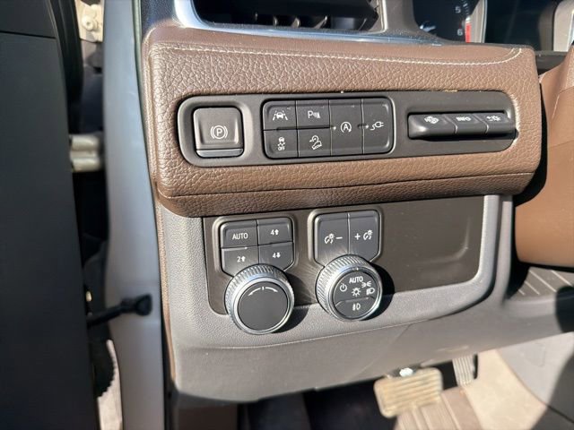 Used 2021 GMC Yukon Denali w/ Denali Premium Package image 15