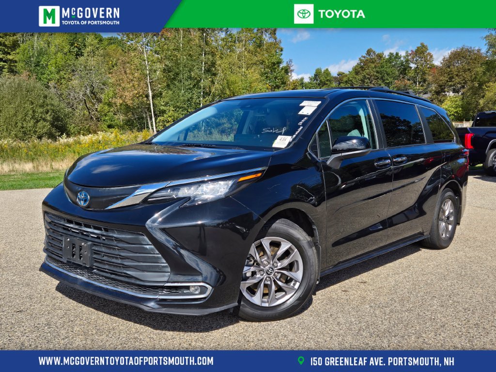 Used 2023 Toyota Sienna XLE FWD image 1