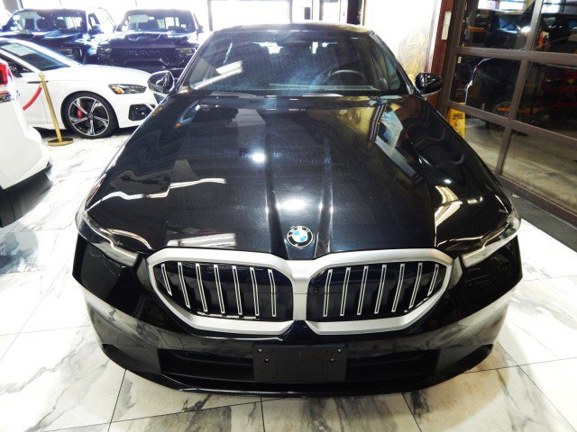Used 2025 BMW 530i xDrive image 3