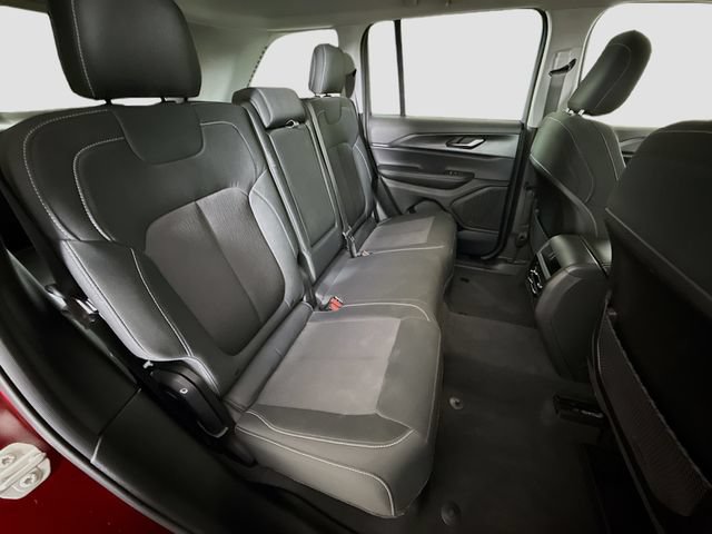 Used 2023 Jeep Grand Cherokee Laredo AWD/4WD image 24