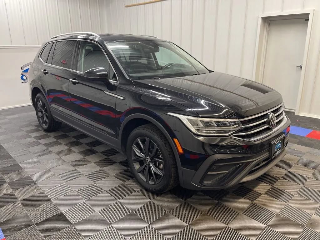 Used 2023 Volkswagen Tiguan SE AWD/4WD image 2