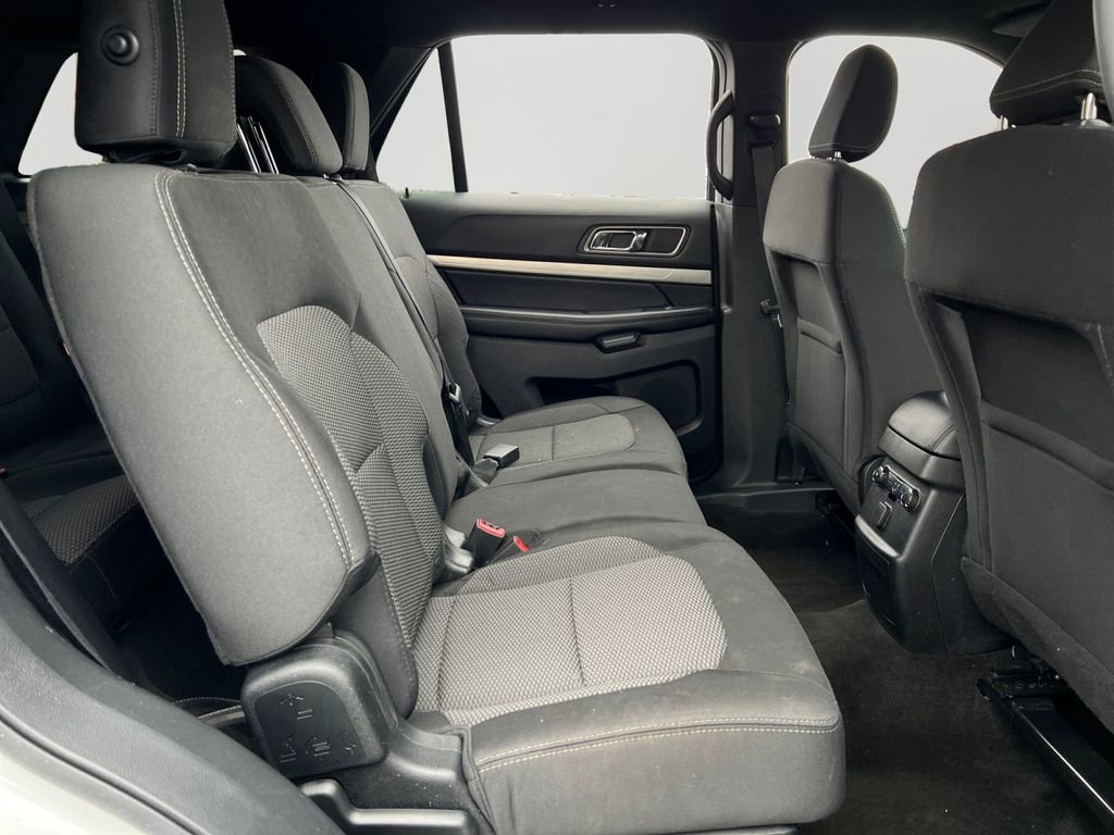 Used 2018 Ford Explorer XLT image 8