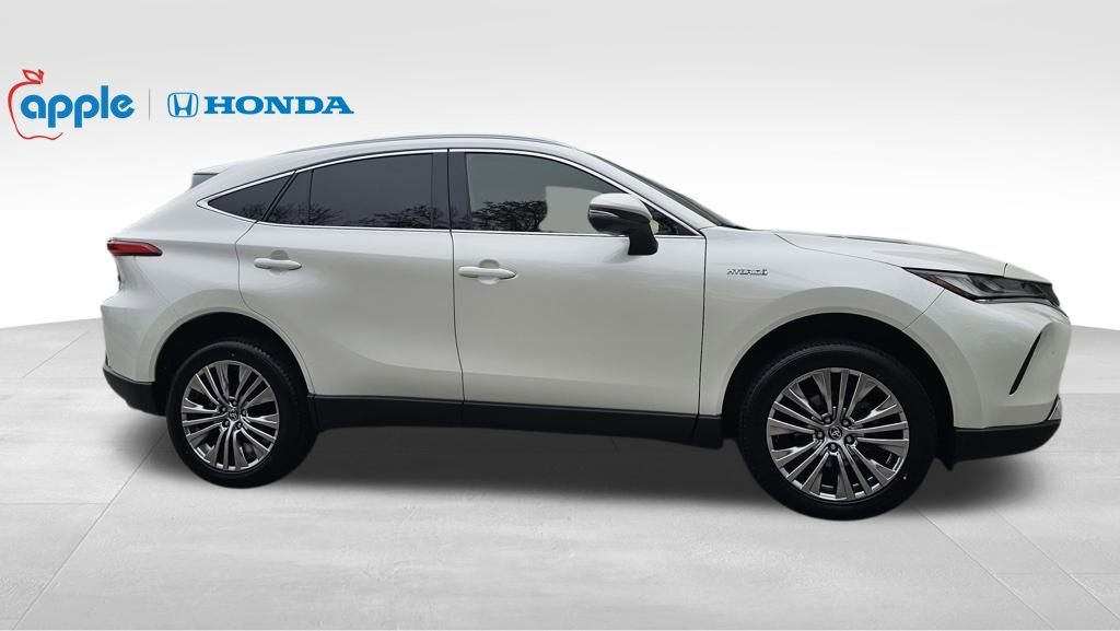 Used 2021 Toyota Venza XLE image 4