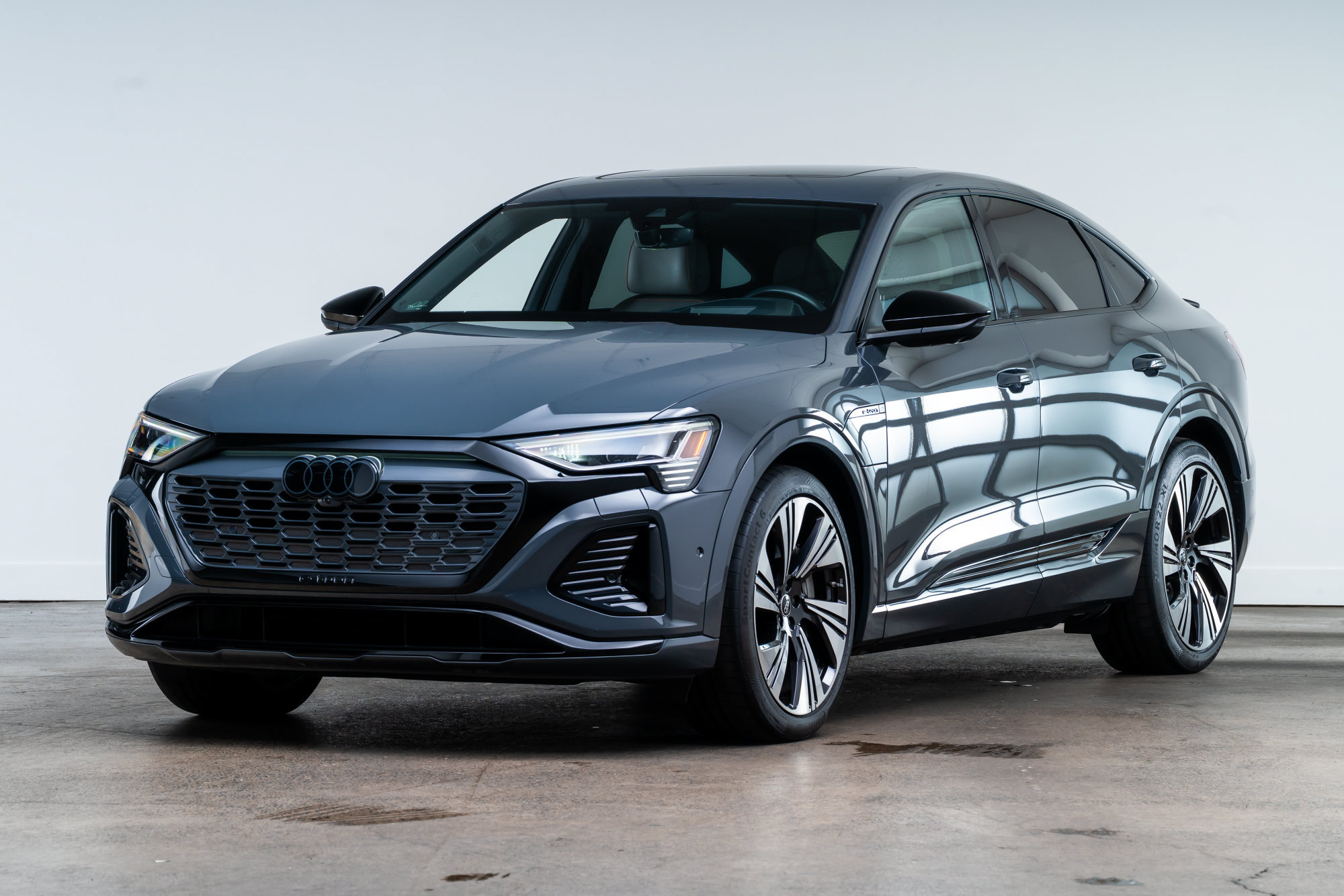 Used 2024 Audi Q8 e-tron Prestige w/ Prestige Package AWD/4WD image 3