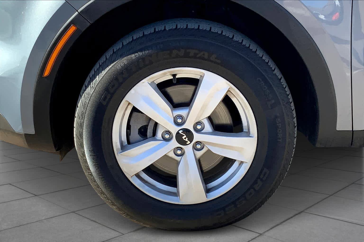 Used 2022 Kia Sorento LX AWD/4WD image 11
