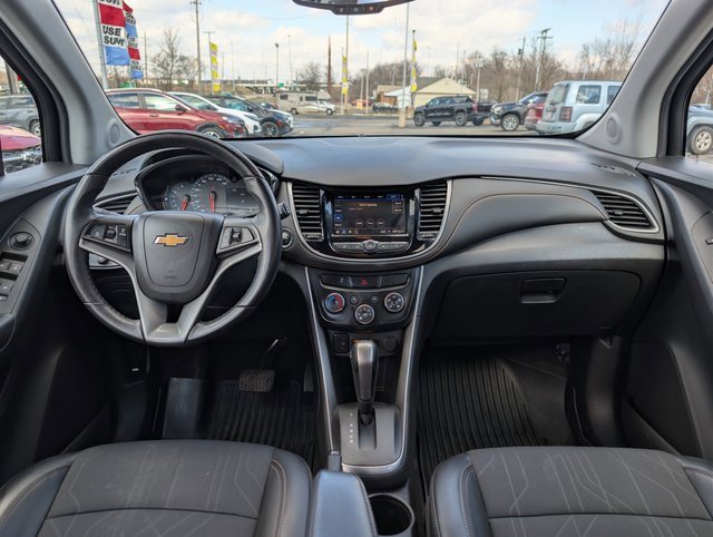 Used 2022 Chevrolet Trax LT w/ LT Convenience Package image 11