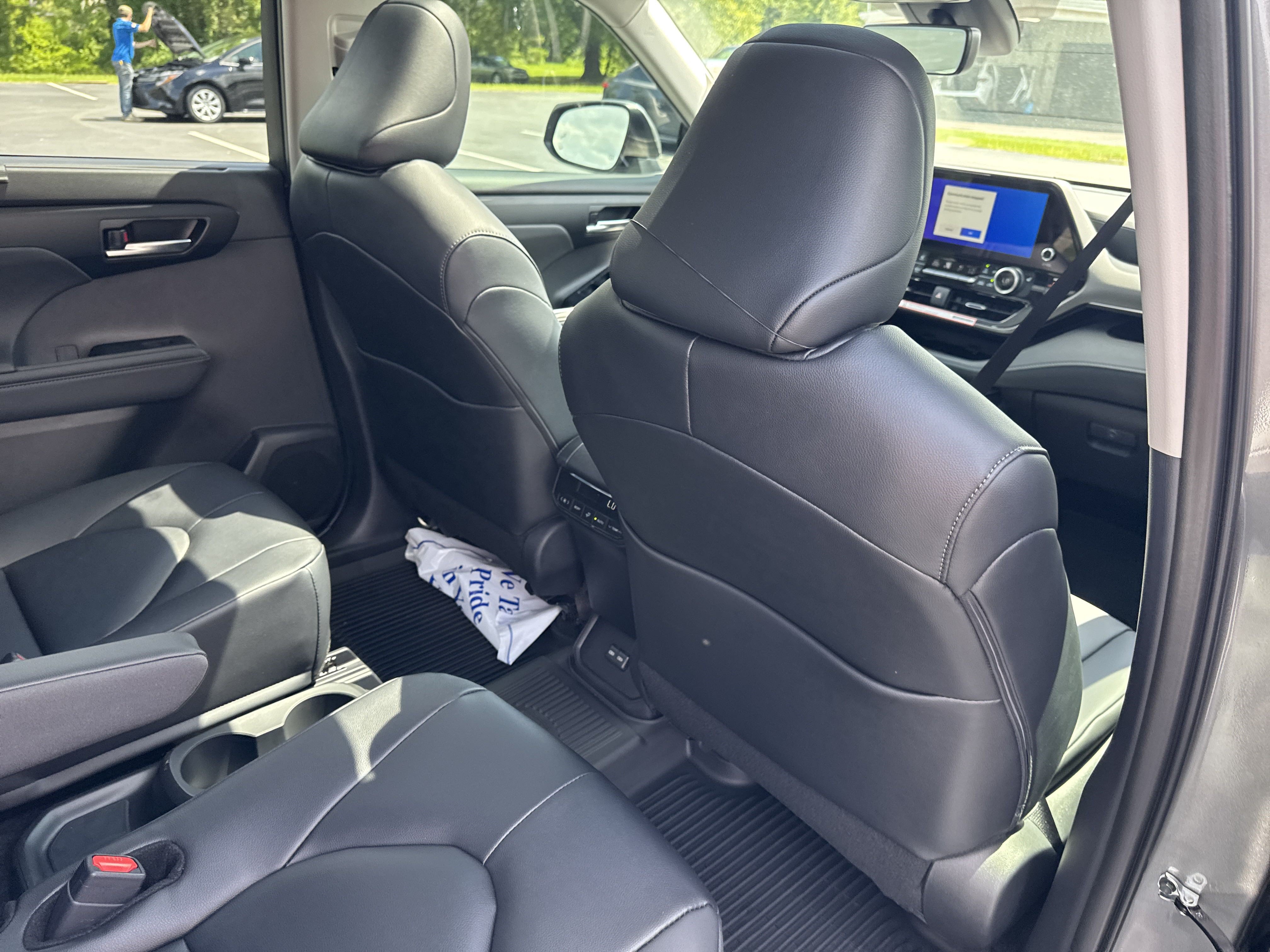 New 2025 Toyota Highlander XLE FWD image 30