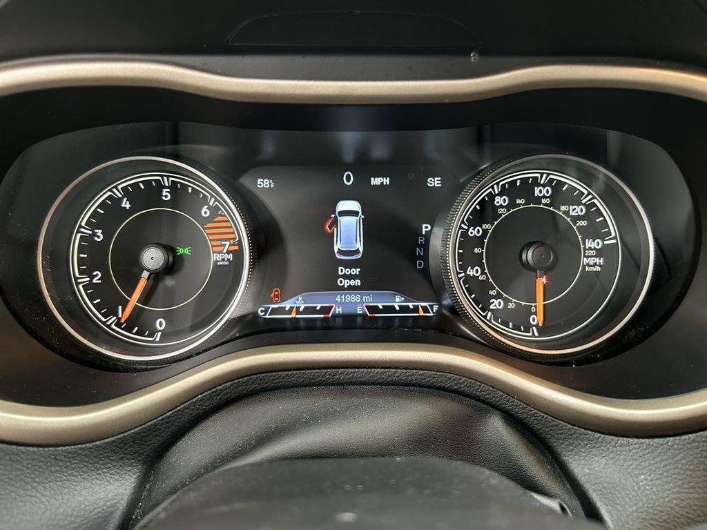 Used 2017 Jeep Cherokee Limited AWD/4WD image 13
