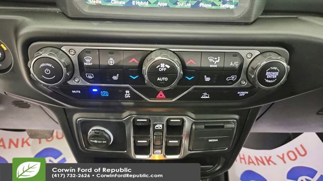 Used 2022 Jeep Wrangler Unlimited Sahara w/ Cold Weather Group image 19