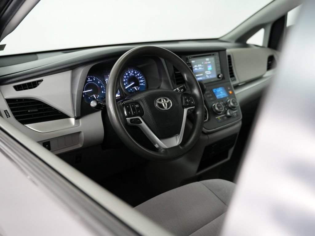 Used 2020 Toyota Sienna LE FWD image 6