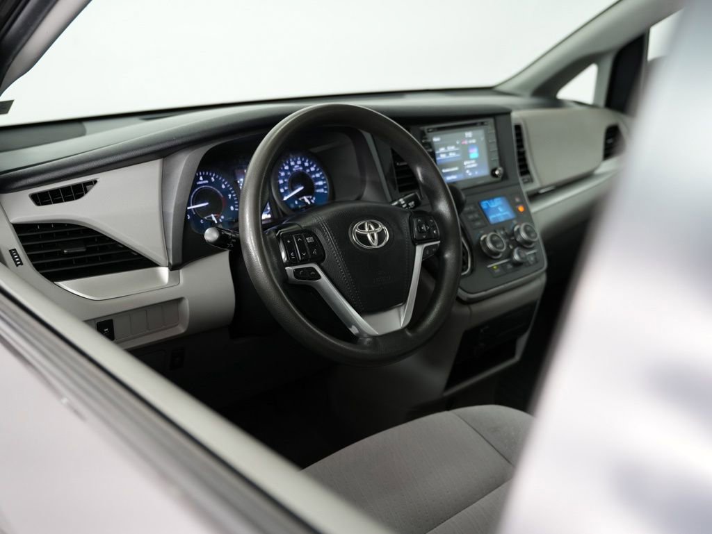 Used 2020 Toyota Sienna LE FWD image 6