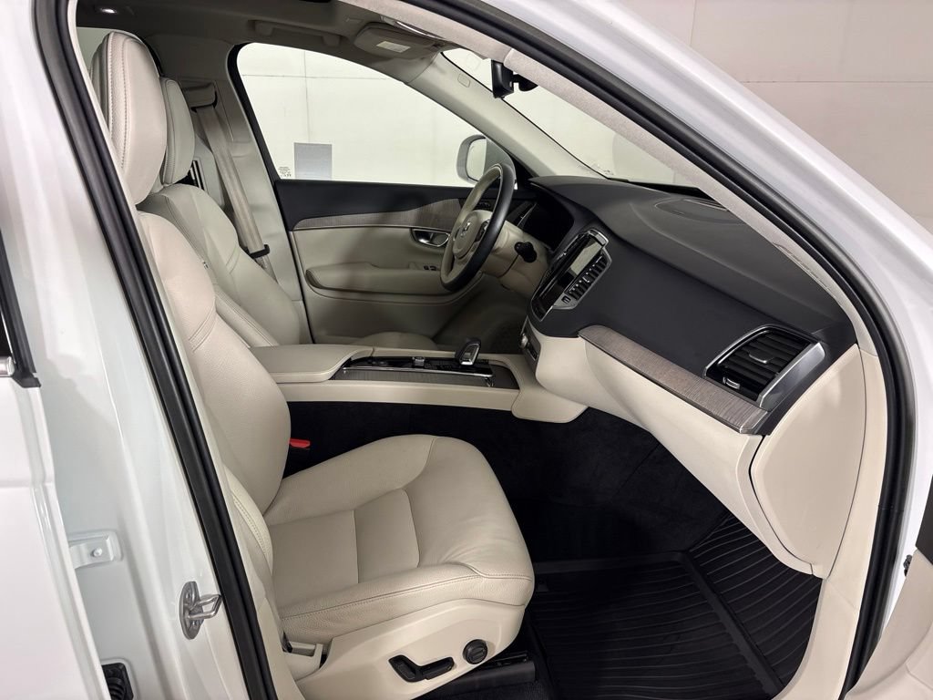 Used 2023 Volvo XC90 B6 Plus w/ Protection Package Premier AWD/4WD image 17