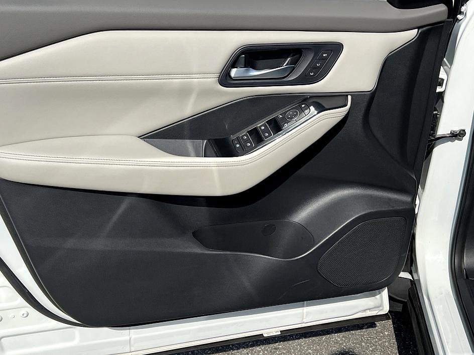 Certified 2023 Nissan Rogue SL w/ SL Premium Package image 20