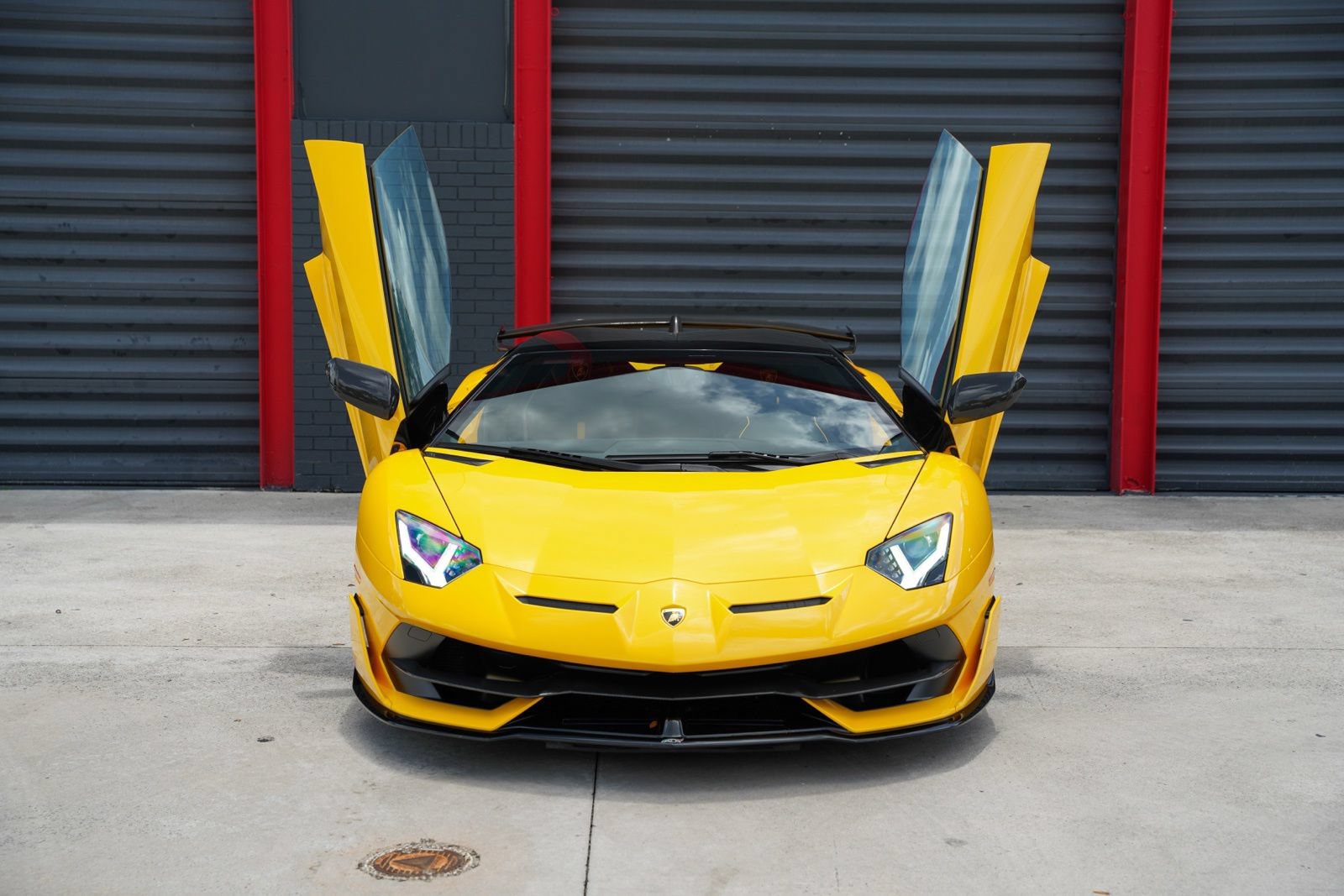 Used 2021 Lamborghini Aventador SVJ AWD/4WD image 2