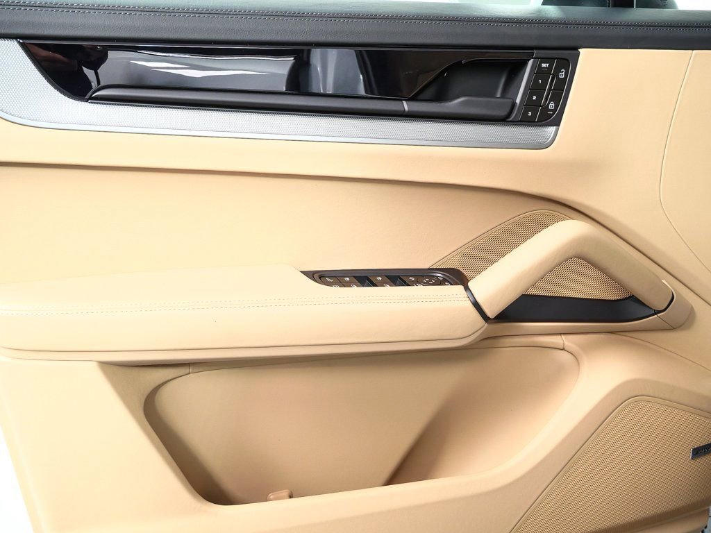 New 2026 Porsche Cayenne S image 6