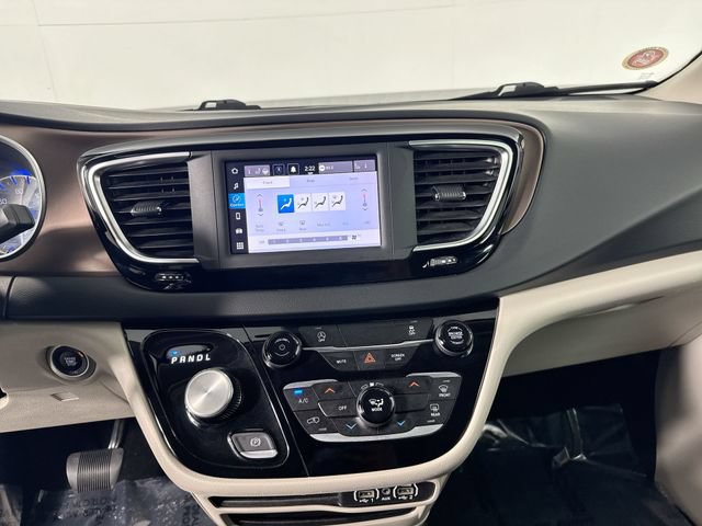 Used 2023 Chrysler Voyager LX FWD image 8