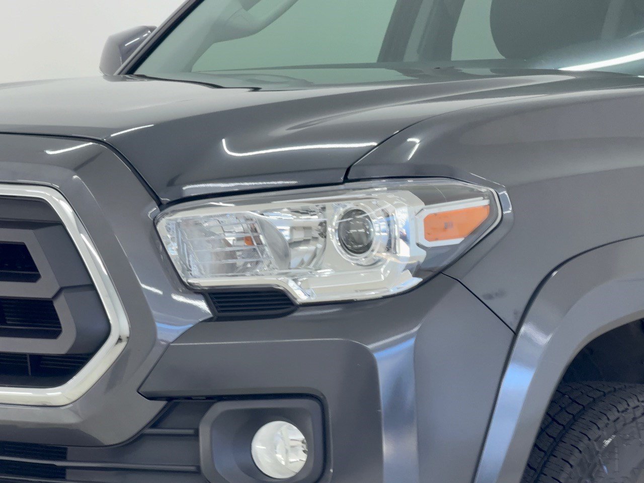 Used 2022 Toyota Tacoma SR5 RWD image 12