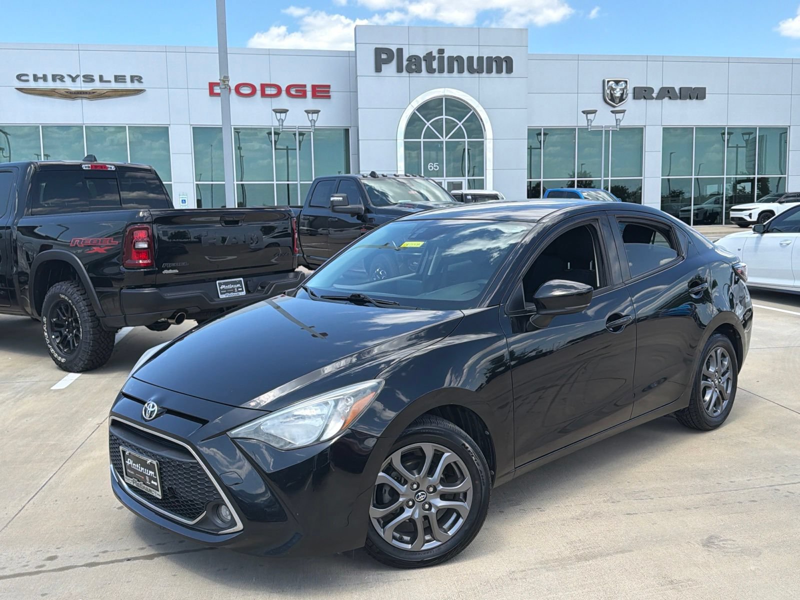 Used 2019 Toyota Yaris LE FWD image 1