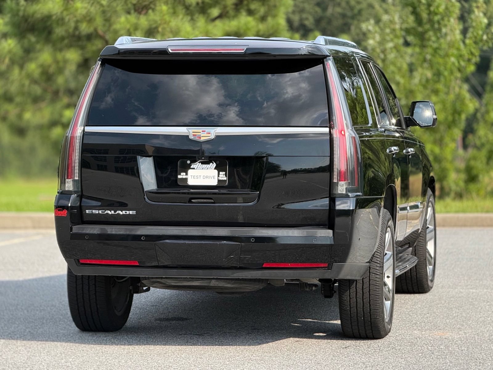 Used 2018 Cadillac Escalade Premium Luxury RWD image 7