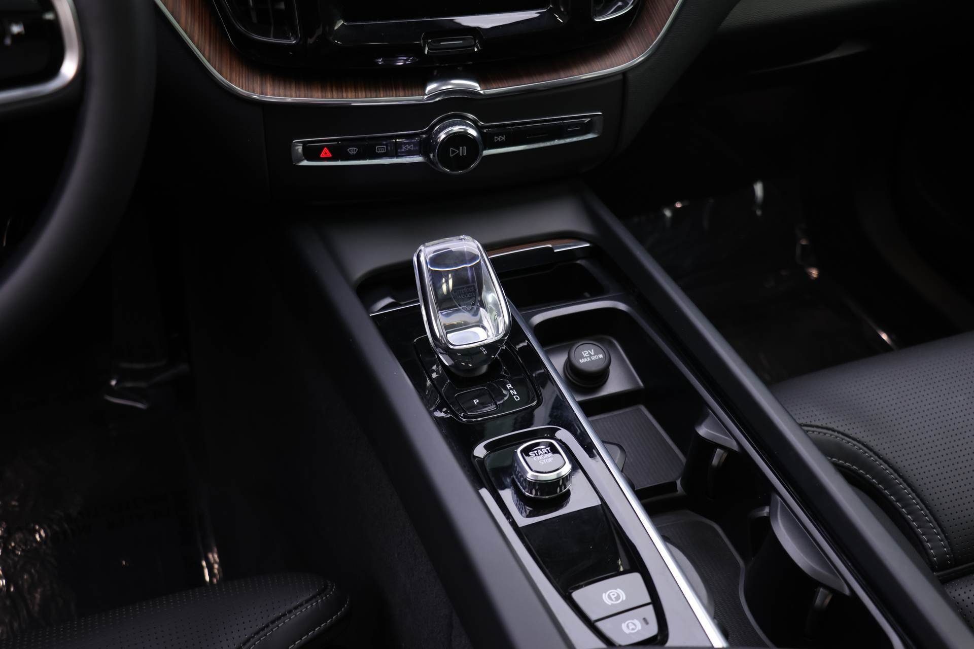 Certified 2023 Volvo XC60 B6 Ultimate w/ Protection Package Premier image 16