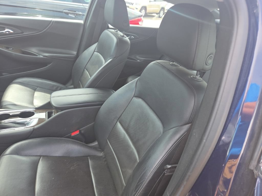 Used 2018 Chevrolet Malibu Premier FWD image 9