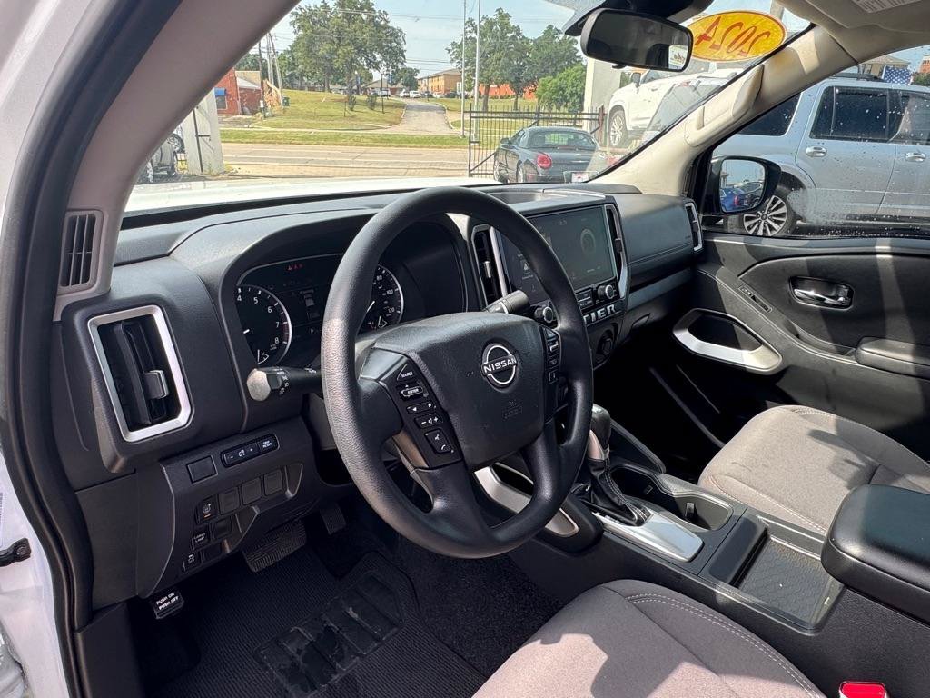 Used 2025 Nissan Frontier SV w/ Tow Package RWD image 10