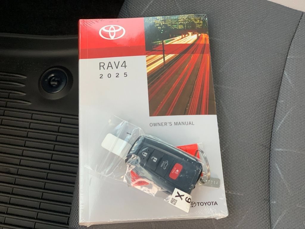 New 2025 Toyota RAV4 XLE w/ Convenience Package AWD/4WD image 32